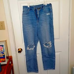 AE Ripped Mom Jeans (10 Short)